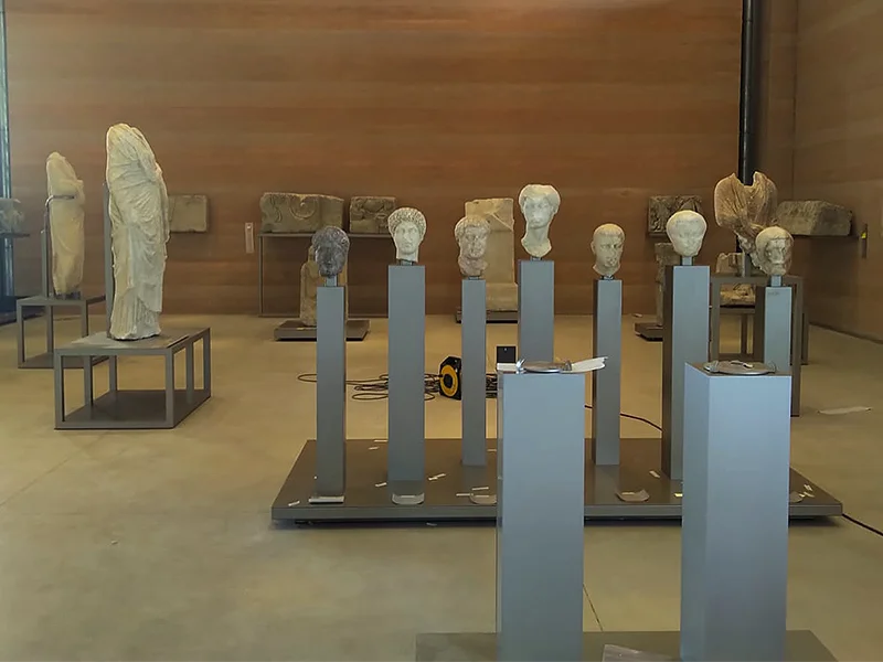 verniciatura-arredo-per-musei-milano-lodi